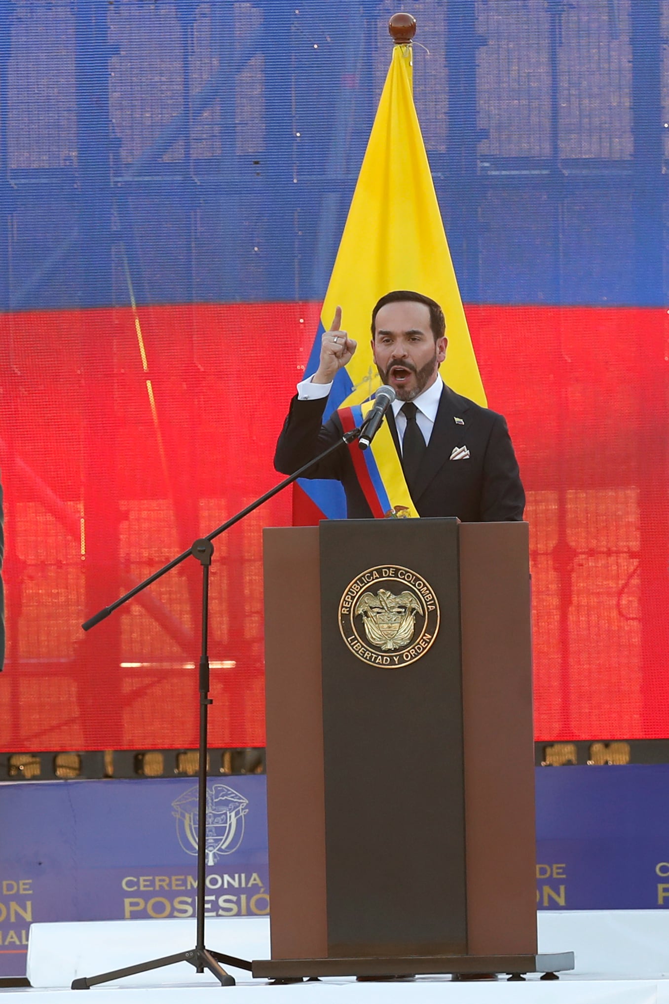 El presidente de Colombia, Abelardo de la Espriella, durante su discurso de investidura este viernes en Cali (Colombia) - crédito Ernesto Guzmán Jr/EFE