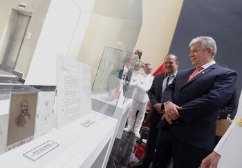 Hallazgo en Sacsayhuamán: botella de