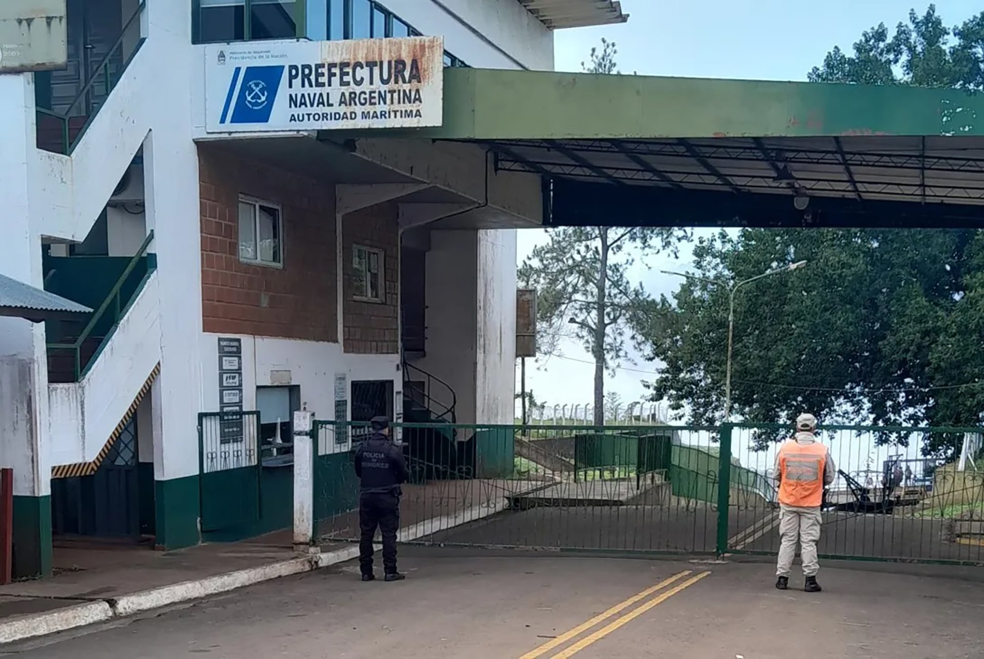 En temporada alta, llegan a cruzar la frontera hasta 800 personas por día