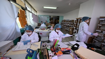Entre los archivos de la guerra de Guatemala: así se ve una jornada de protección de testimonios del conflicto armado
