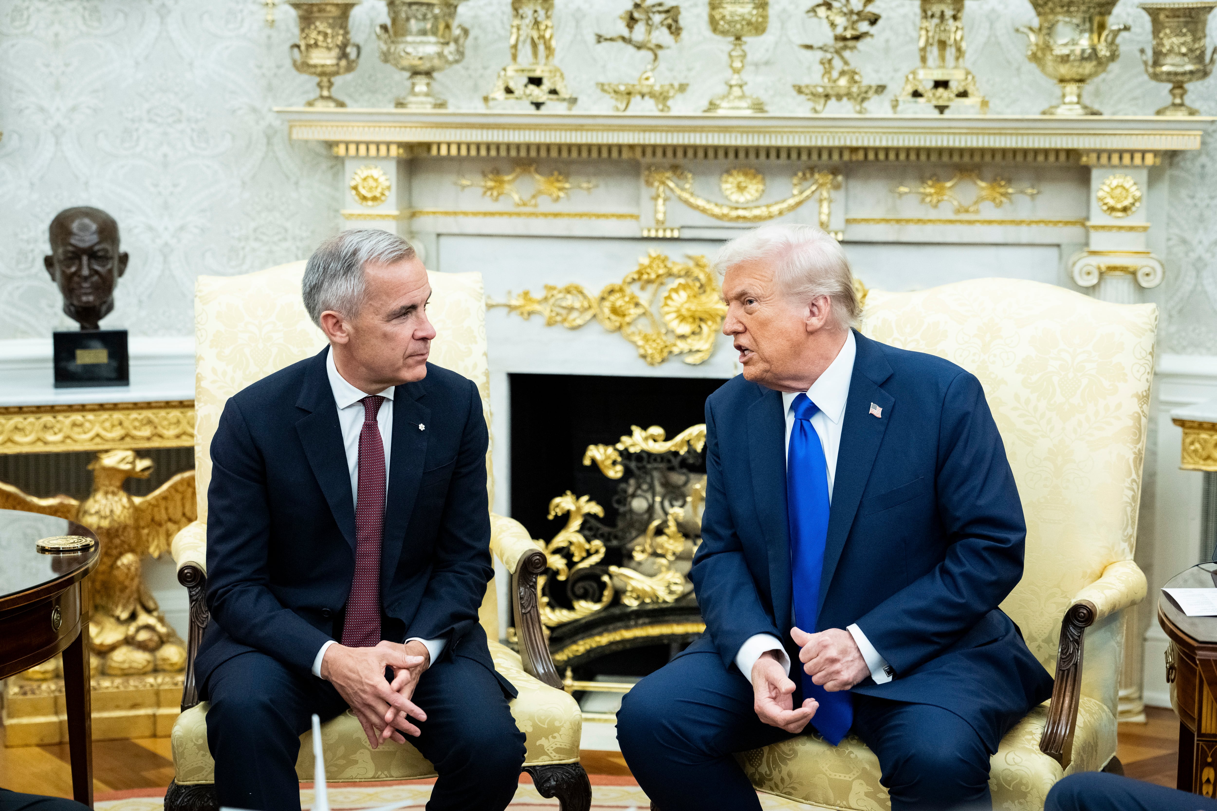 El presidente de Estados Unidos, Donald Trump, junto al mandatario canadiense, Mark Carney, en un encuentro en la Casa Blanca el año pasado (Archivo)