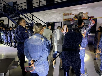 Mega operativo en cárceles del