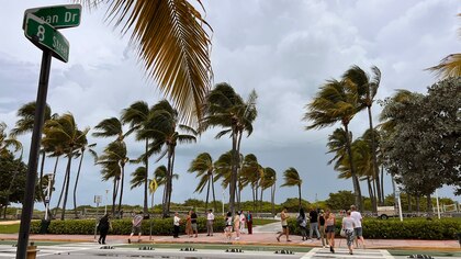 Medidas preventivas y recomendaciones para la temporada de huracanes en el sur de Florida 