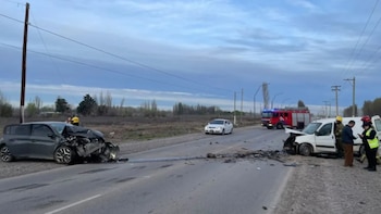 Accidente fatal en Río Negro: dos vehículos chocaron de frente en la Ruta 65 y murió un joven de 19 años