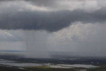 El Centro de Predicción Meteorológica establece un nivel 4 de riesgo “alto” de inundaciones repentinas. (REUTERS/Marco Bello)