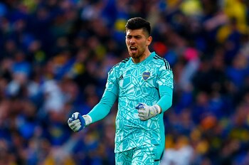 Agustín Rossi, con un pie