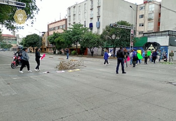 Manifestantes procedentes de calle Zaragoza bloquearon Eje 1 Poniente Guerrero (X@OVIALCDMX)