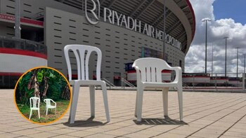 Las sillas blancas de plástico fueron la primera pista que hizo sospechar a los fans españoles.