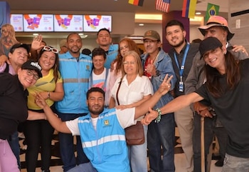 La alcaldía de Rionegro llevó a habitantes de calle a una sala de cine - crédito @alcaldiarionegro/IG