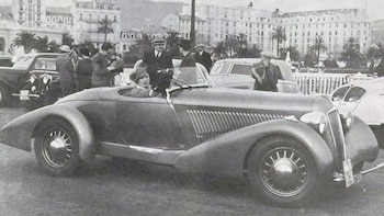 Constantemente decía que un auto iba a matarla. Pronosticaba su propia muerte aludiendo a la "maldición de las máquinas": murió a bordo de un Amilcar francés modelo GS de 1924