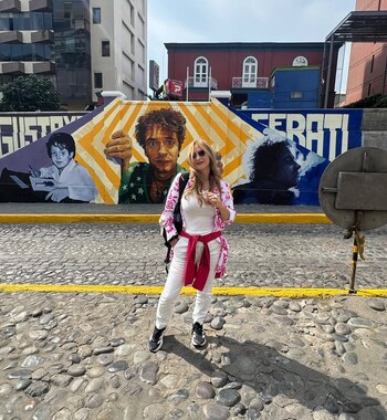 Laura Cerati visita el mural