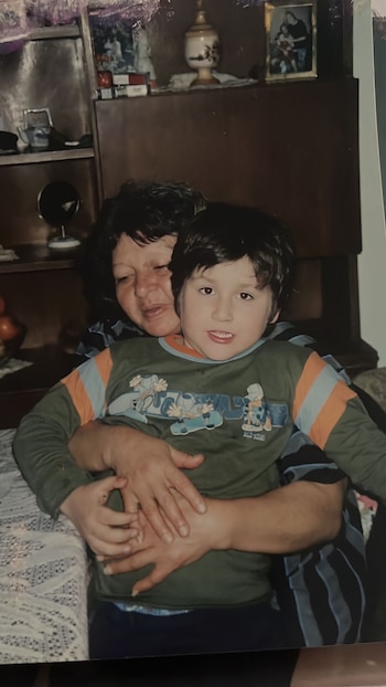 Su mamá lo dio en adopción a los dos años pero luego lo recuperó y empezó el infierno: “Se prostituía y me ofrecía a sus clientes” - Image 1