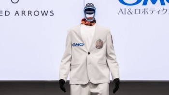 Robots humanoides también quieren vestir a la moda: Japón crea colección de ropa para máquinas