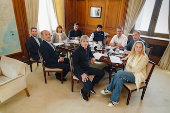 La mesa política encabezada por la secretaria general de la Presidencia, Karina Milei