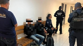 Dos chicas y otros dos adolescentes fueron rescatados tras ser reclutados por el narco en Michoacán