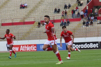 Paolo Fuentes, defensa de Cienciano,