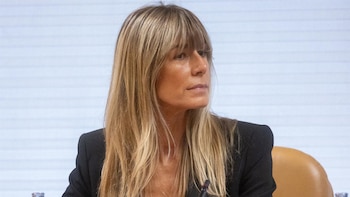 Begoña Gómez pide suspender la audiencia preliminar convocada por el juez Peinado y critica su "velocidad de crucero"