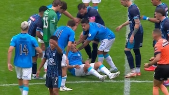 Susto en la Copa Argentina: Lucas Zelarayán se desorientó en la cancha y debió ser reemplazado en Belgrano-Gimnasia de Jujuy