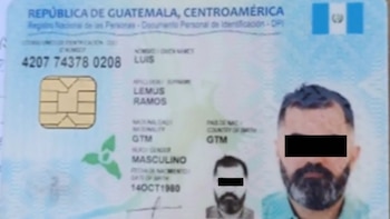 El contralmirante prófugo se identificaba como Luis Lemus Ramos. Crédito: X - @@AleMonteoliva