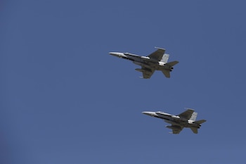Aviones militares en la Academia