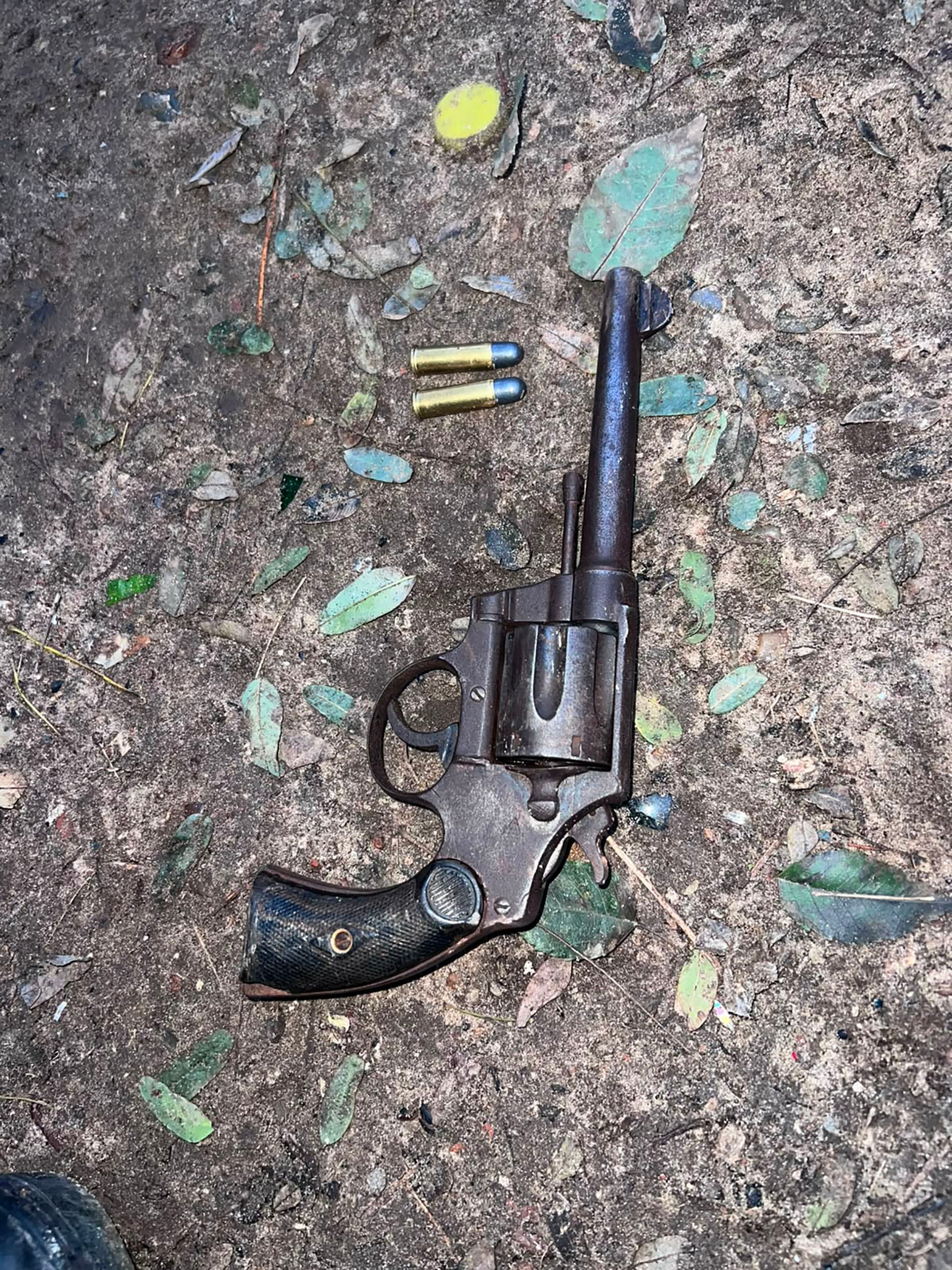 Una de las armas secuestradas tres el tiroteo cerca de una cancha de hockey en Paraná