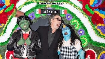 El cineasta llegó acompañado de