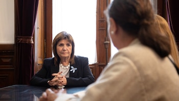 La crisis de Adorni destapó una unión entre Bullrich y el kirchnerismo en el Senado por un artículo clave