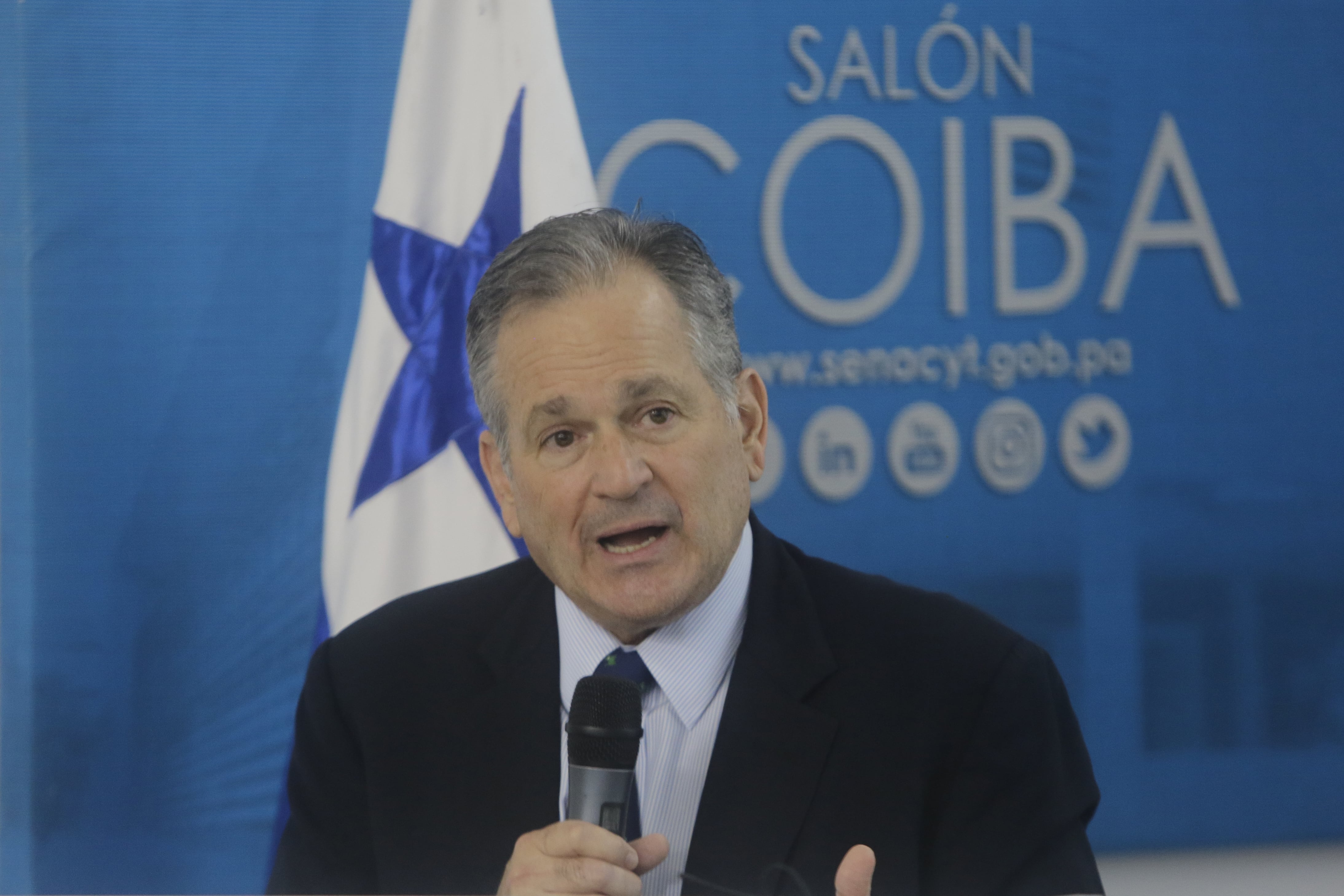 El ministro de Ambiente de Panamá, Juan Carlos Navarro, dijo que se espera generar impactos positivos reales. EFE/Carlos Lemos