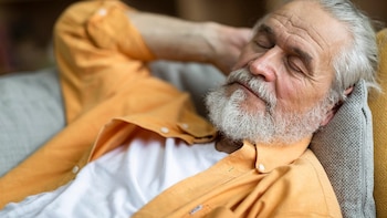 La siesta está relacionada con un mayor riesgo de muerte entre mayores, según un estudio