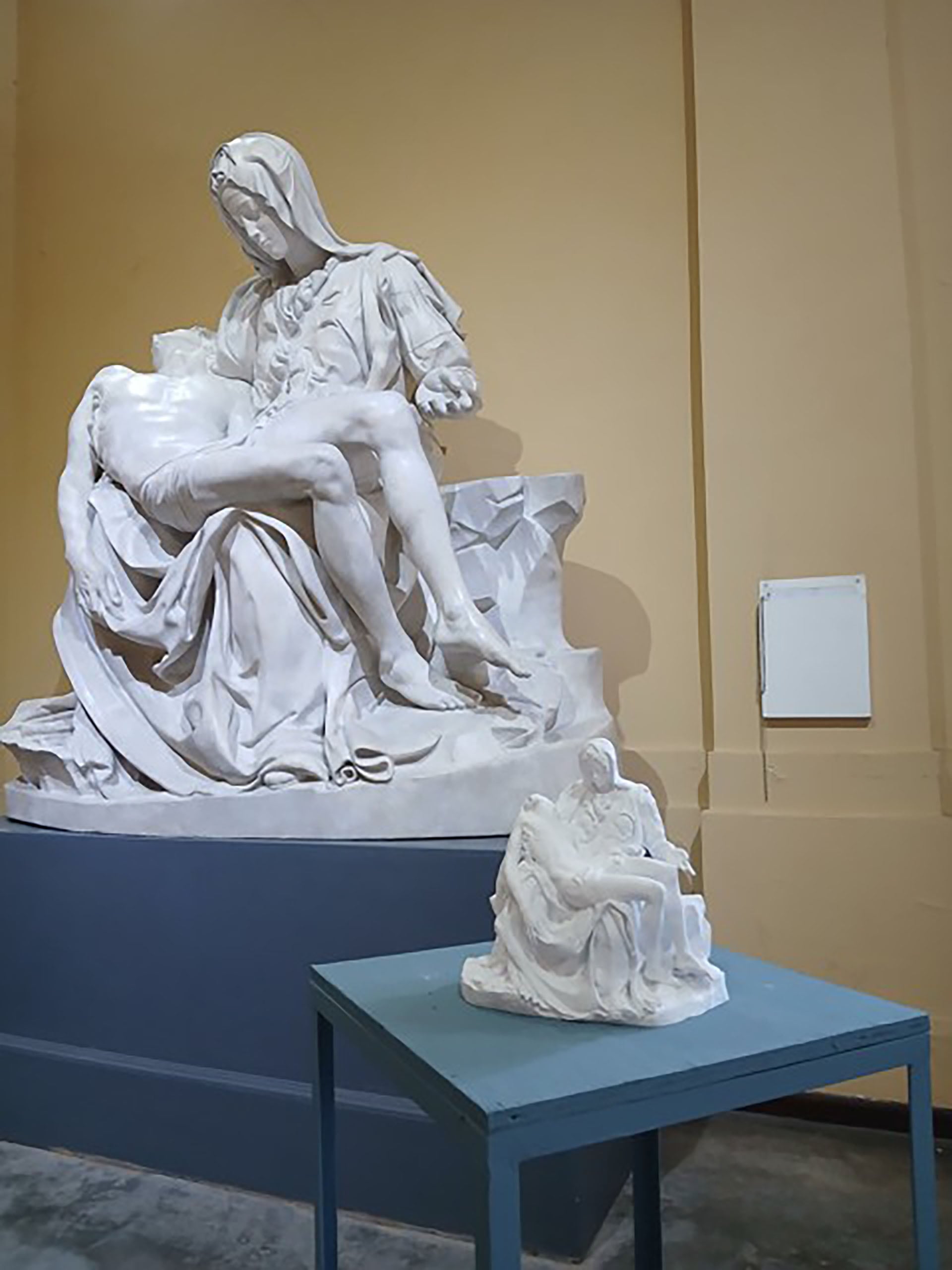 Réplica de La Piedad, de Miguel Ángel, donado al Museo de la Cárcova