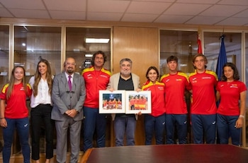 29/03/2025 Tenis.- Rodríguez Uribes recibe a las selecciones masculina y femenina de tenis Sub-16, oro y plata en el Europeo.
El presidente del Consejo Superior de Deportes (CSD), José Manuel Rodríguez Uribes, ha recibido este lunes a las selecciones españolas masculina y femenina Sub-16 de tenis, tras la consecución en agosto de un oro y una plata, respectivamente, en sus Campeonatos de Europa, disputados en la localidad francesa de Le Touquet y en la localidad checa de Marianske Lazne.
ESPAÑA EUROPA DEPORTES MADRID
CSD
