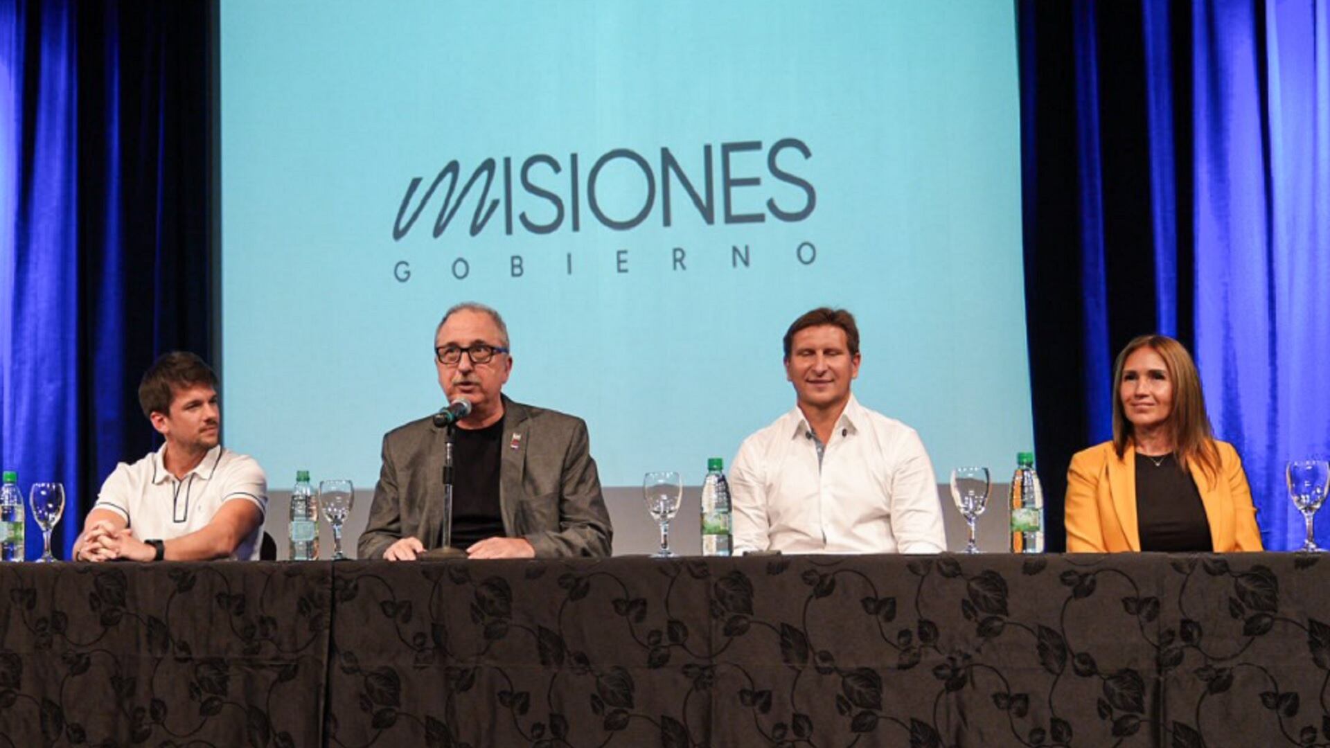 El gobernador misionero, Hugo Passalacqua, junto a Sebastián Macías, el primer candidato a diputado del Frente Renovador de la concordia