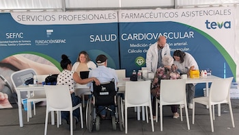 SEFAC visibiliza con una carpa sanitaria el papel del farmacéutico comunitario en la mejora de la salud de la población