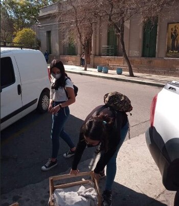 Sofía trabaja junto con una