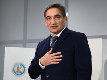 Alexandr Stoianoglo, ex fiscal general afín a Rusia, desafiará a Sandu en la segunda vuelta (REUTERS/Vladislav Culiomza)