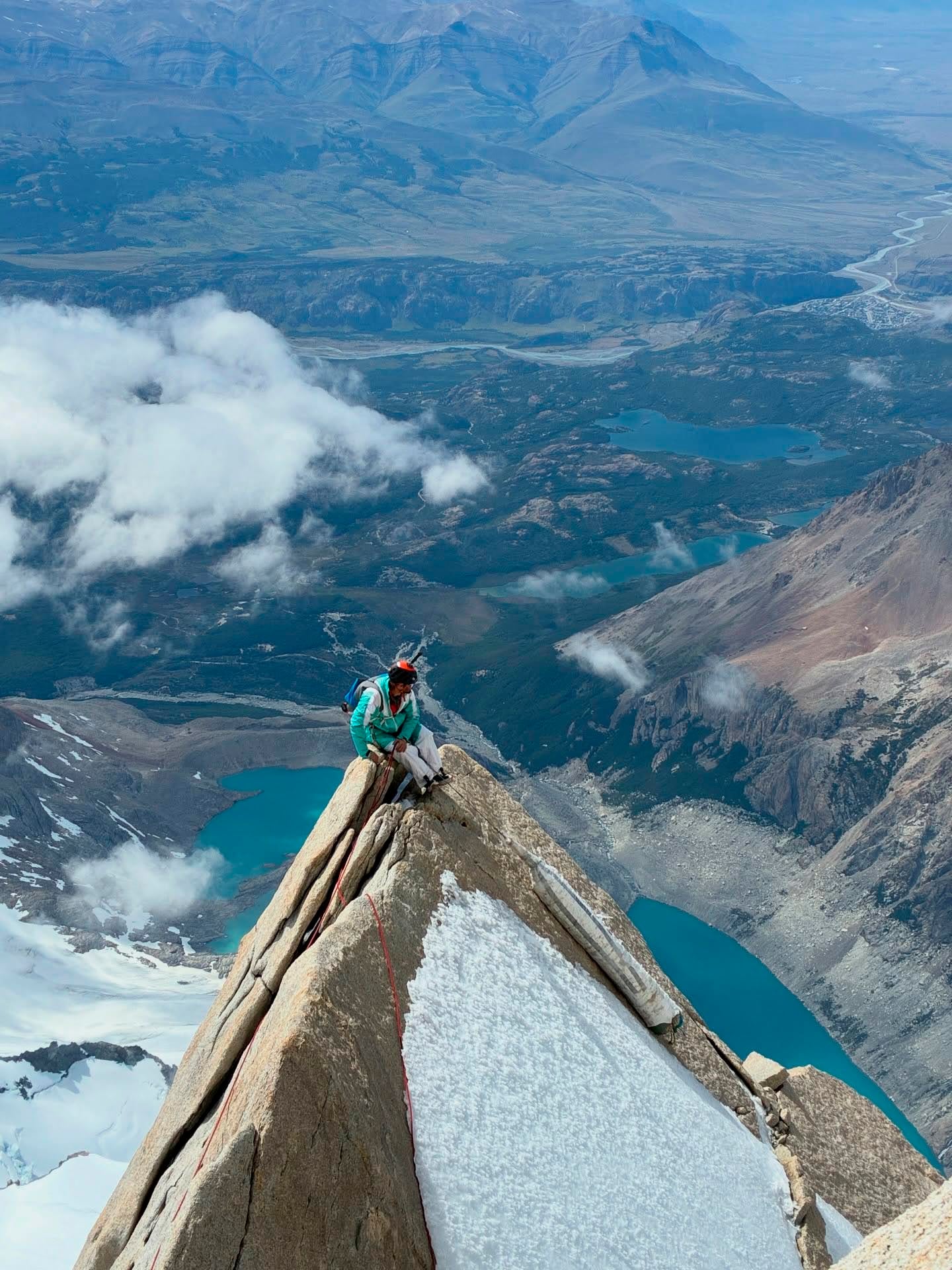 Boris Egorov, de cara ante la imponencia del paisaje, antes de saltar