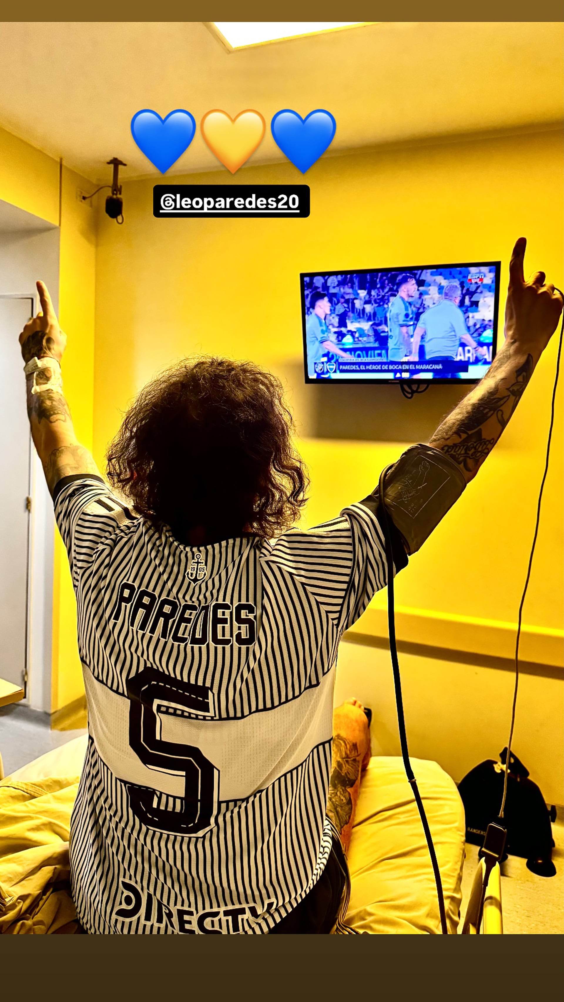 Daniel Osvaldo, con la camiseta de Leandro Paredes