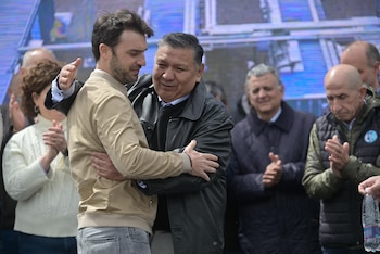 El gobernador de Chubut junto