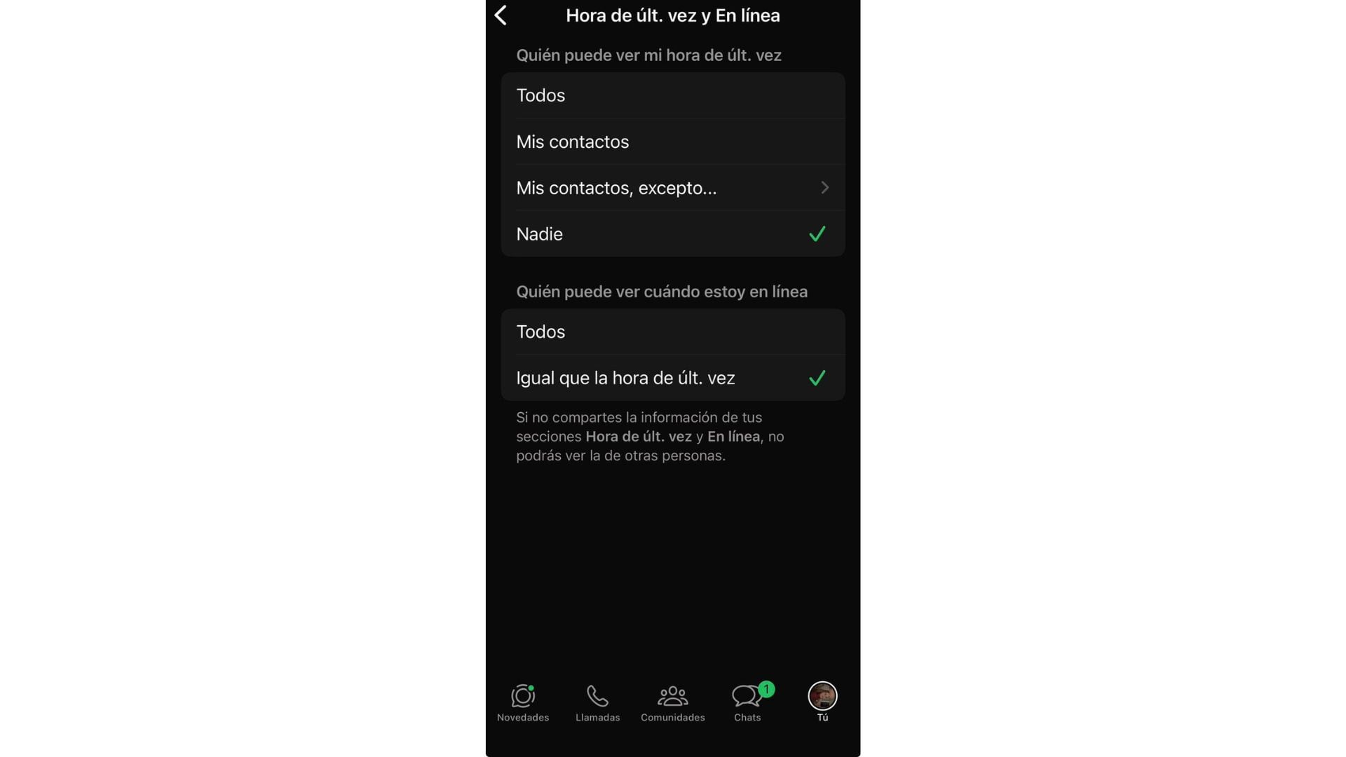 Una pantalla de iPhone muestra las configuraciones de privacidad para la 'hora de última vez' y el estado 'en línea' en una aplicación de mensajería, donde el usuario ha seleccionado ocultar ambos estados a todos. (WhatsApp)