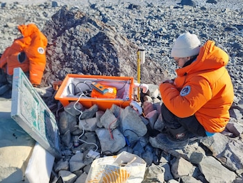 La labor del Instituto se rige por los principios del Tratado Antártico, que promueve el uso pacífico del territorio y la libertad de investigación