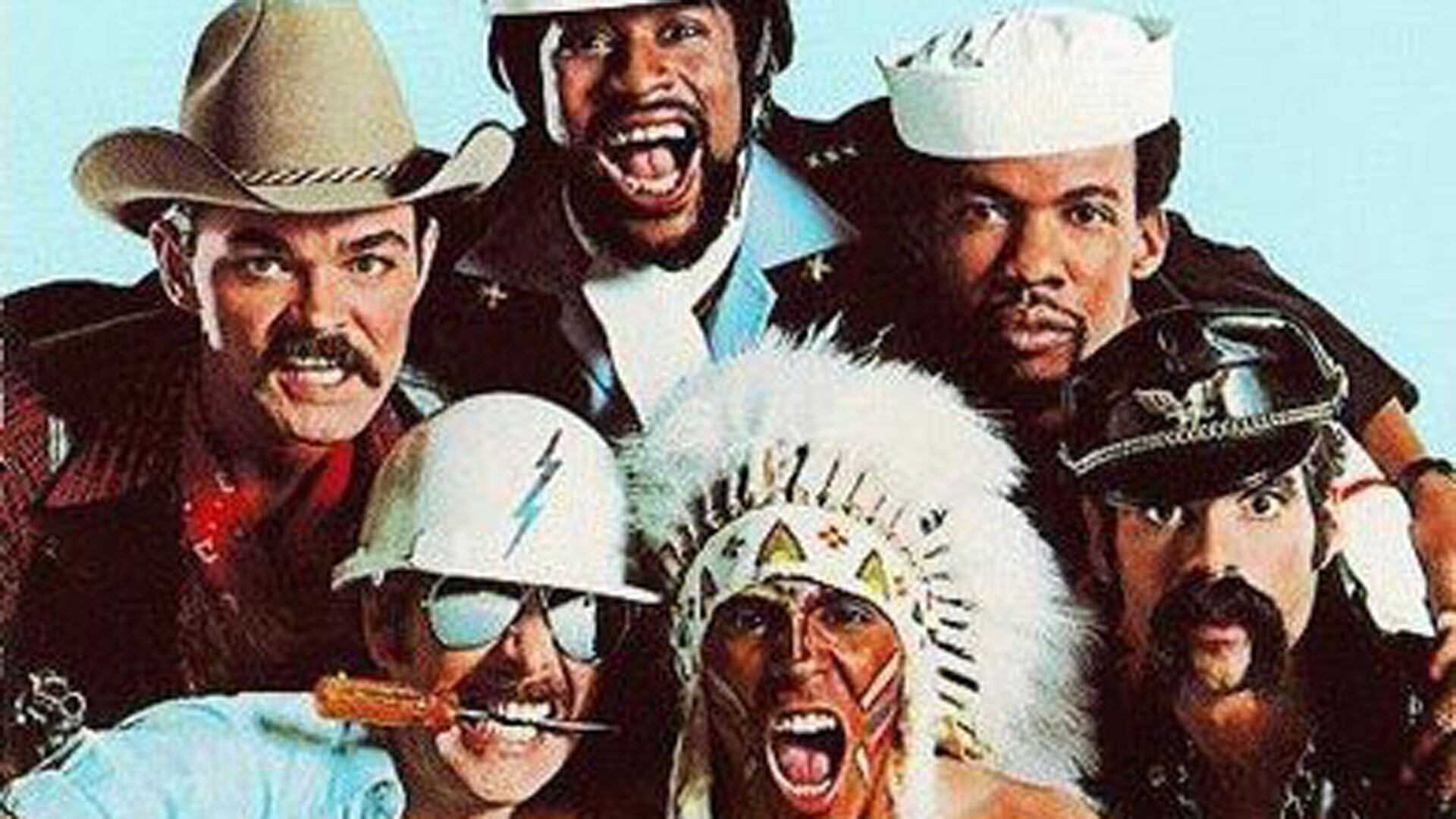 Village People, artistas criticados por sus formas de vestir y de moverse sobre el escenario por quienes criticaban la música disco