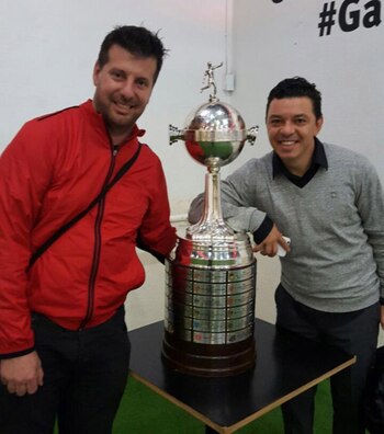 "Todo el tiempo está al