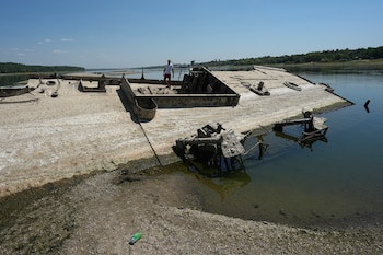 El nivel histórico más bajo del río Danubio reveló naufragios de la Segunda Guerra Mundial y fósiles