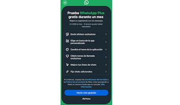 Pantalla de aplicación de mensajería con título 'Prueba WhatsApp Plus gratis durante un mes', detalles de precio, lista de beneficios y botón para iniciar suscripción