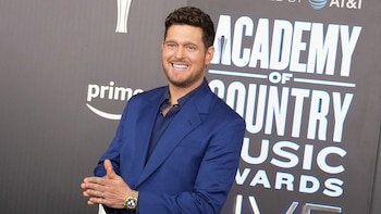 Michael Bublé, a los 51: por qué su elegancia clásica sigue conquistando arriba y abajo del escenario