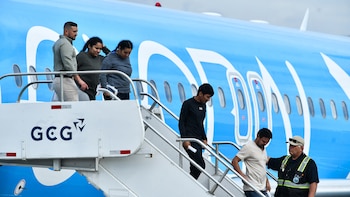 Estados Unidos traslada a Costa Rica a los primeros 25 migrantes bajo acuerdo migratorio