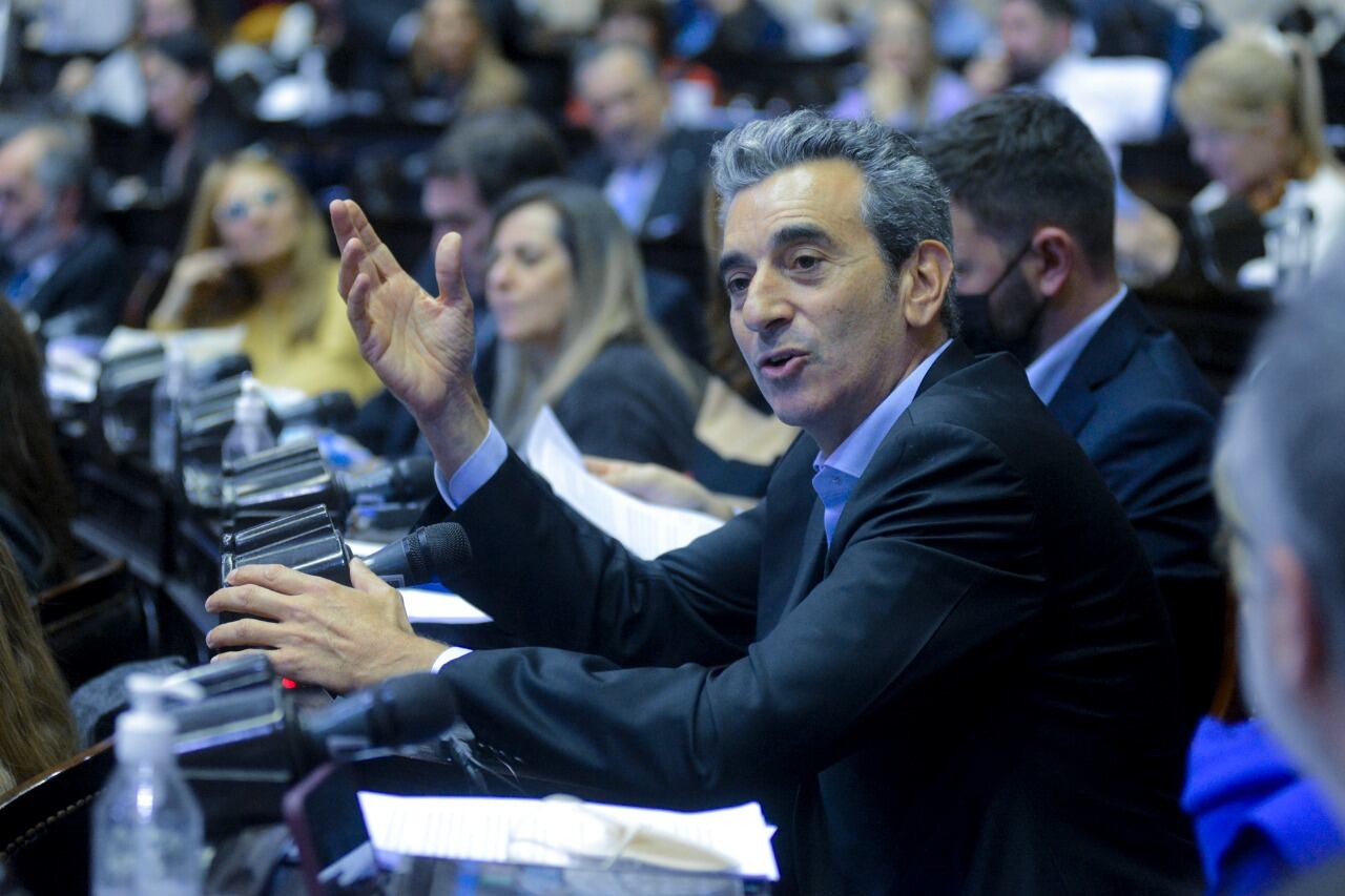 Randazzo apuntó contra el gasto de 14.000 millones de pesos para reimprimir boletas en Buenos Aires