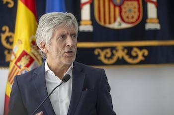 08/09/2026 El ministro del Interior, Fernando Grande-Marlaska, atiende a los medios en la Delegación del Gobierno en Ceuta, a 8 de septiembre de 2026, en Ceuta (España). Marlaska visita el Centro de Acogida Temporal de Extranjeros provisional habilitado por el Ministerio del Interior en el polígono industrial de El Tarajal, para hacer frente a la crisis migratoria que vive la ciudad autónoma.
POLITICA
Marcos Moreno - Europa Press