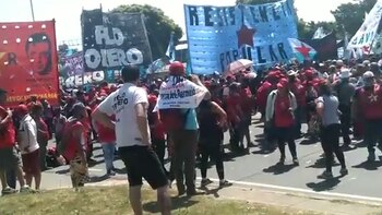 Piqueteros cortaron el Puente Pueyrredón