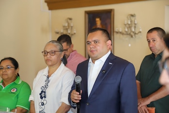 Gobierno y magisterio acordaron abrir una mesa de diálogo permanente. (FOTO: Presidencia de Honduras)
